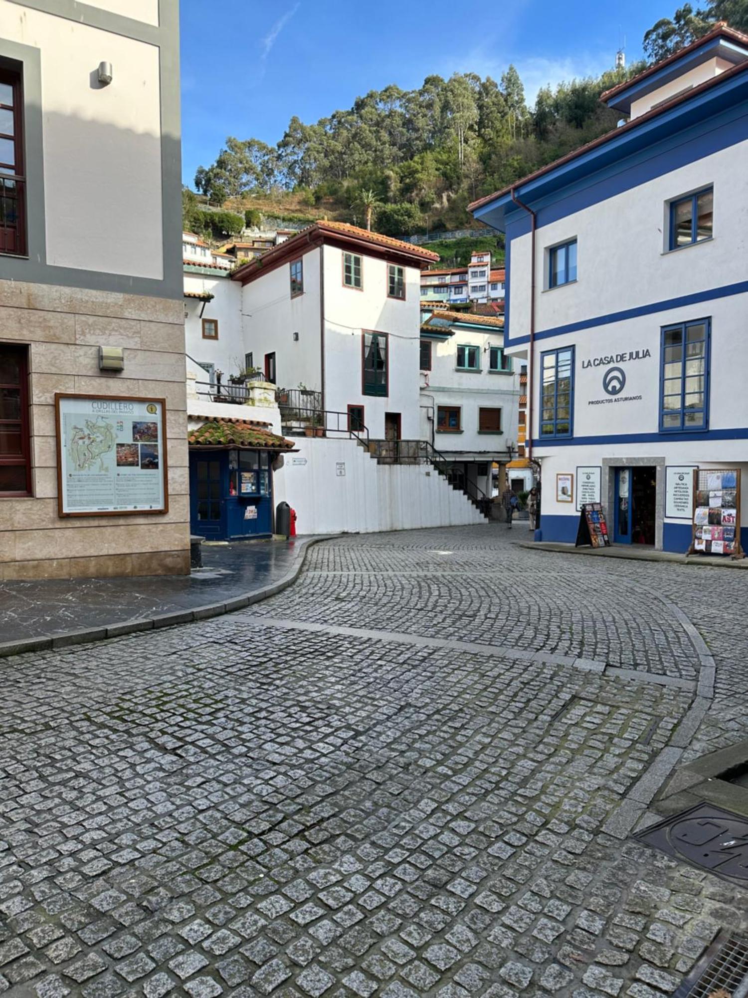 Apartamentos Urbanin I Plaza Ayuntamiento Cudillero Dış mekan fotoğraf