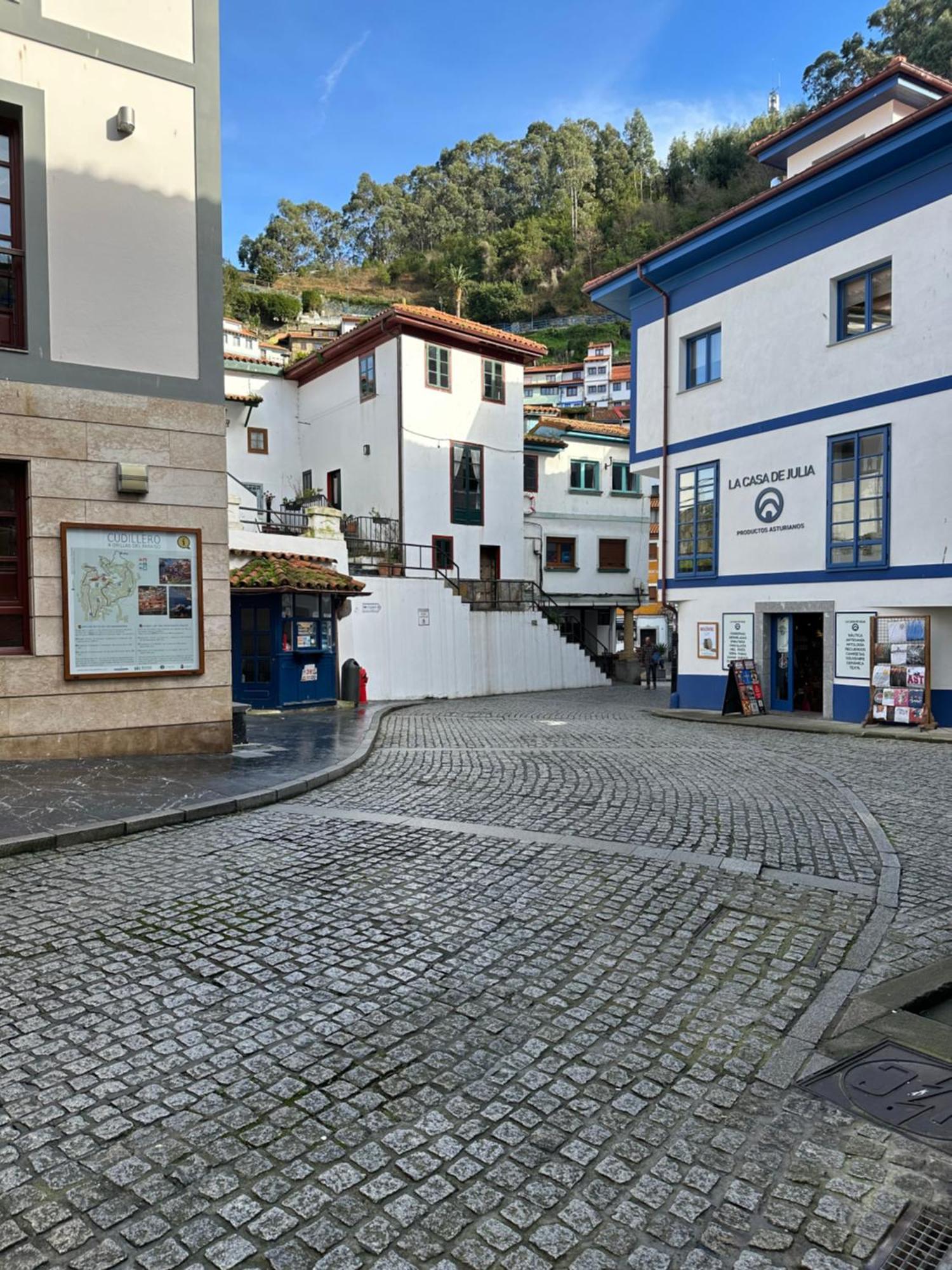 Apartamentos Urbanin I Plaza Ayuntamiento Cudillero Dış mekan fotoğraf